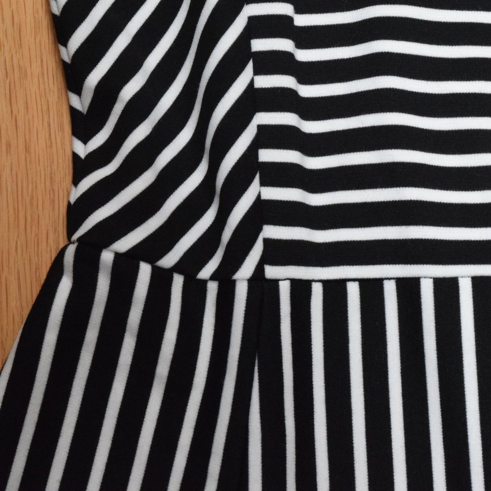 Banana Republic Striped Ponte Dress in Women's Size 6T - Picture 4 of 15